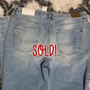 NWT American Eagle high rise distressed Mom Jeans
